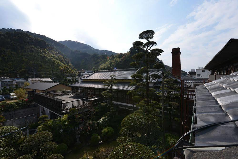 Отель Hinagu Onsen Kinparo Яцусиро Экстерьер фото