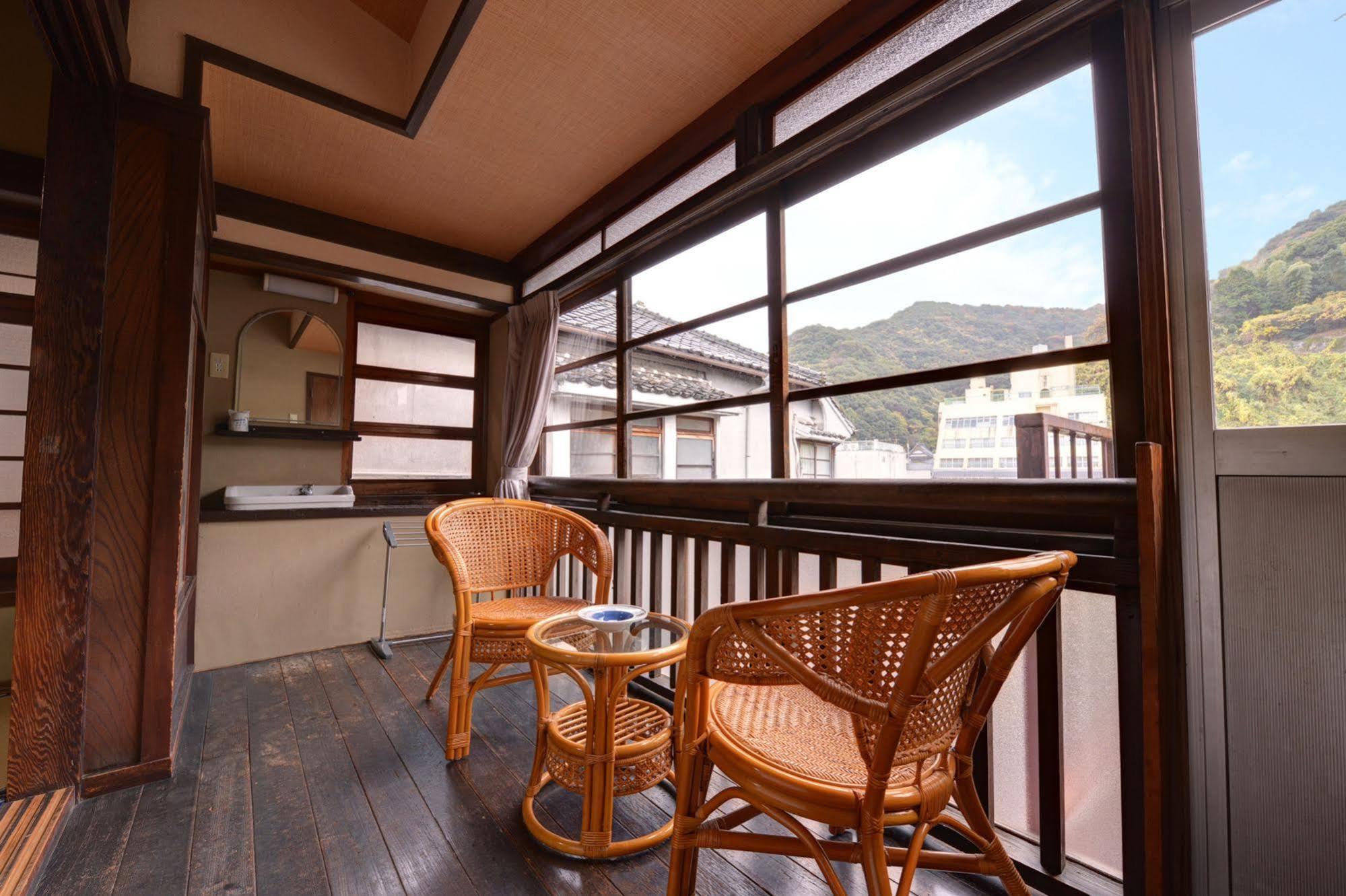 Отель Hinagu Onsen Kinparo Яцусиро Экстерьер фото